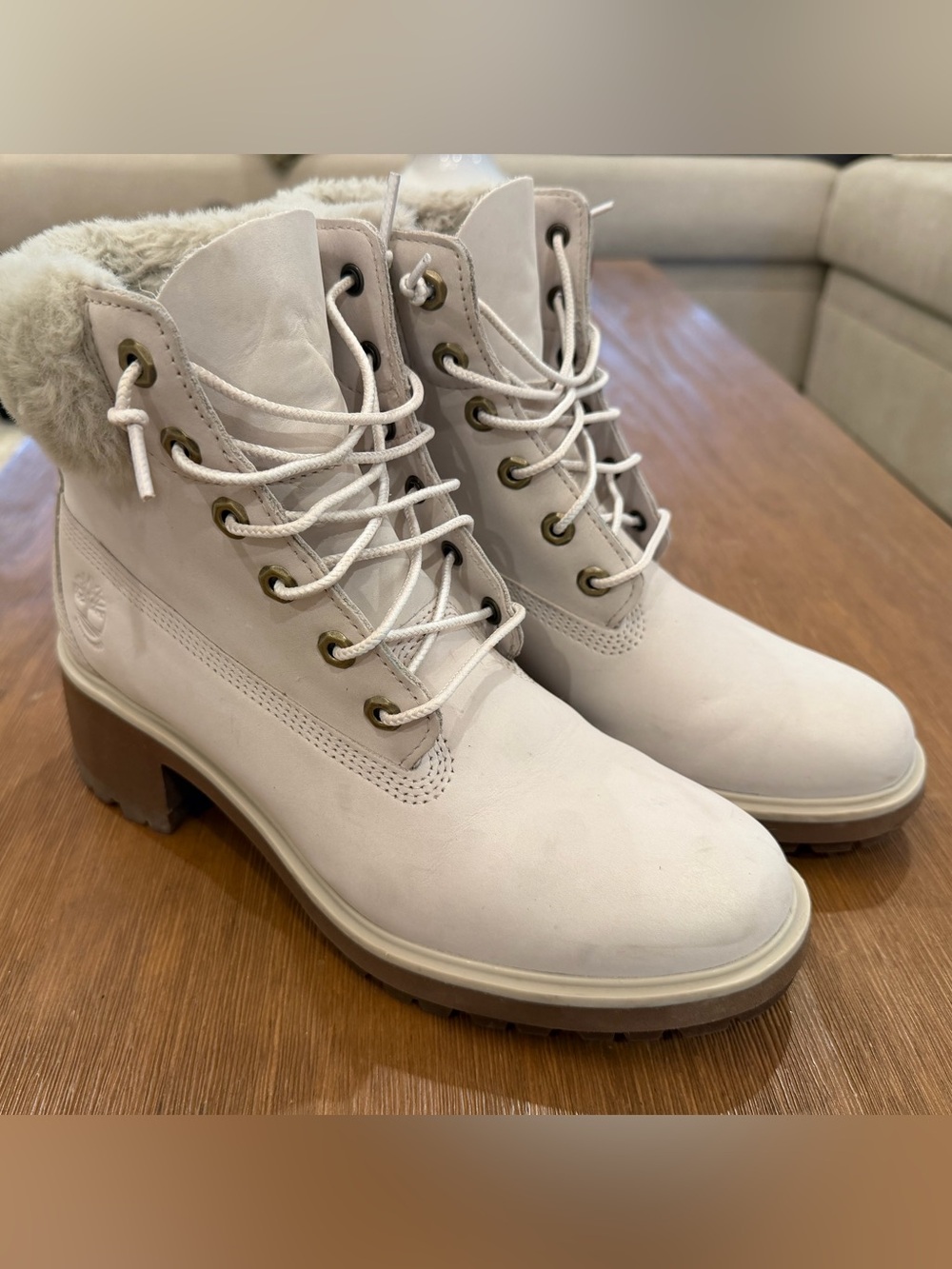 Timberland Women's Lace-Up Ankle Boots in Light Beige with Faux Fur
